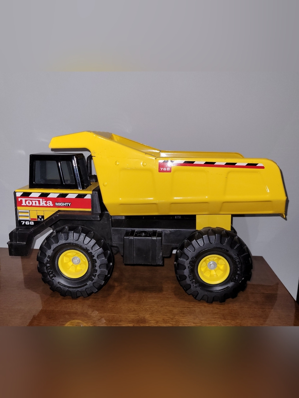 Vintage 1999 Tonka Mighty 768 Hasbro Pressed Steel Yellow Dump Truck Toy